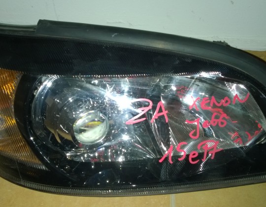 Opel Zafira A jobb oldali xenon fényszóró