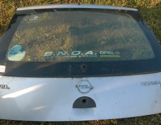 Opel Corsa C  csomagtérajtó üveggel együtt