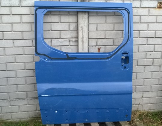 Opel Vivaro sérült jobb oldali húzó ajtó