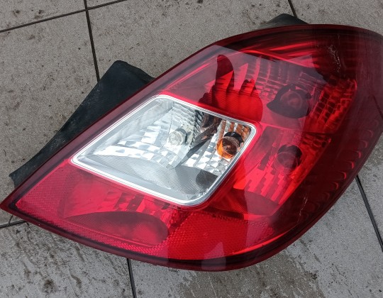 Opel Corsa D 5 ajtóshoz jobb hátsó lámpa